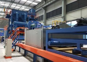 輥道通過式拋丸機可選擇PLC一鍵啟動，無間隙連續通過拋丸打砂